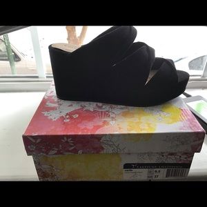 Brand new black sandals by Chinese Laundry